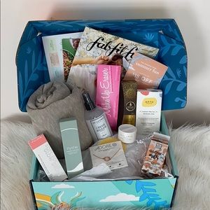 FabFitFun 2020 box 10 items
